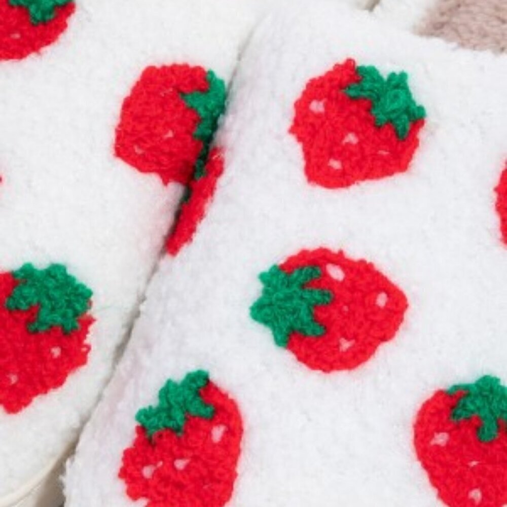 NWT Strawberry Pattern Fuzzy Slippers Women's Size: 8-9 - Picture 3 of 6
